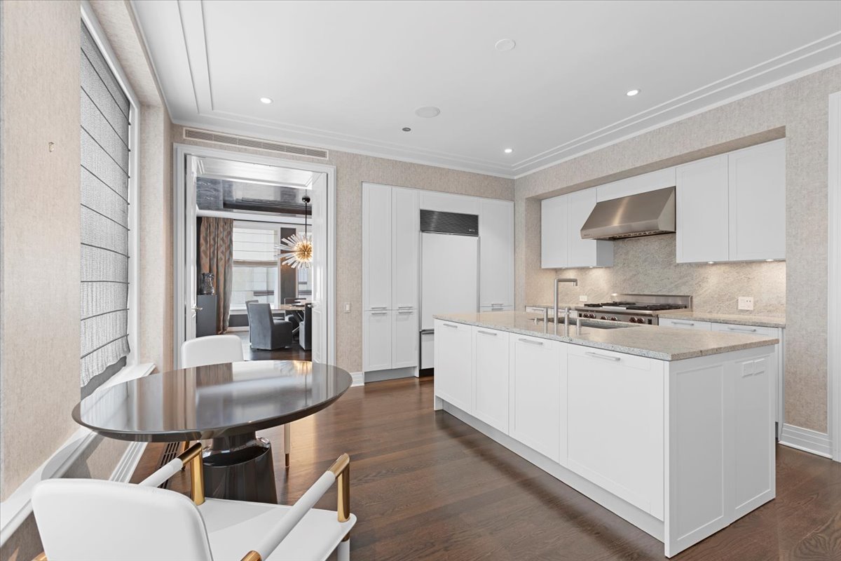159 E Walton Place Unit: 5G