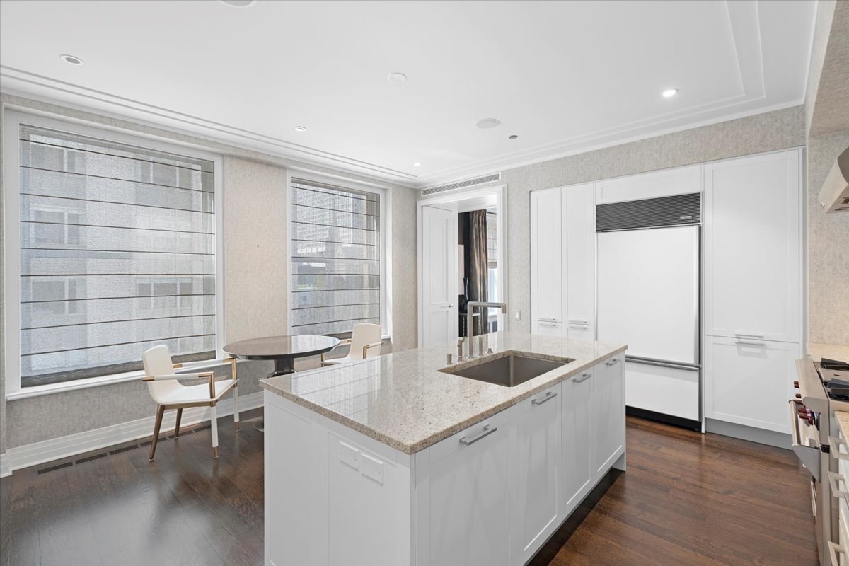 159 E Walton Place Unit: 5G