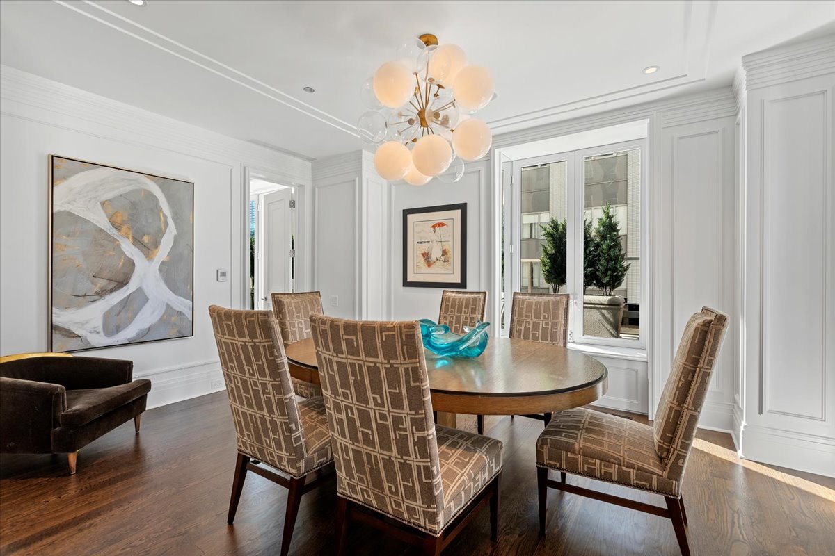 159 E WALTON Place Unit: 11F