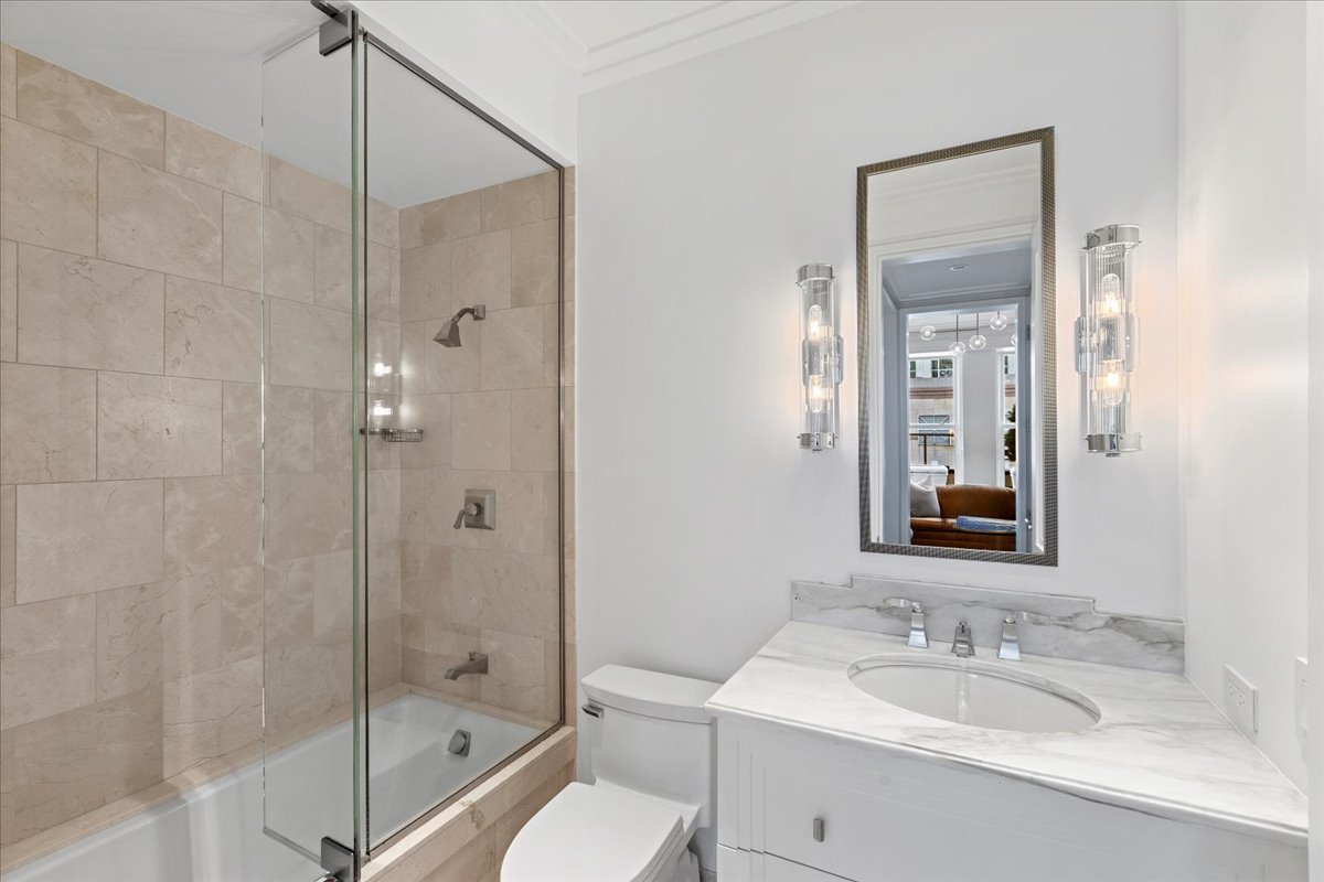 159 E WALTON Place Unit: 11F