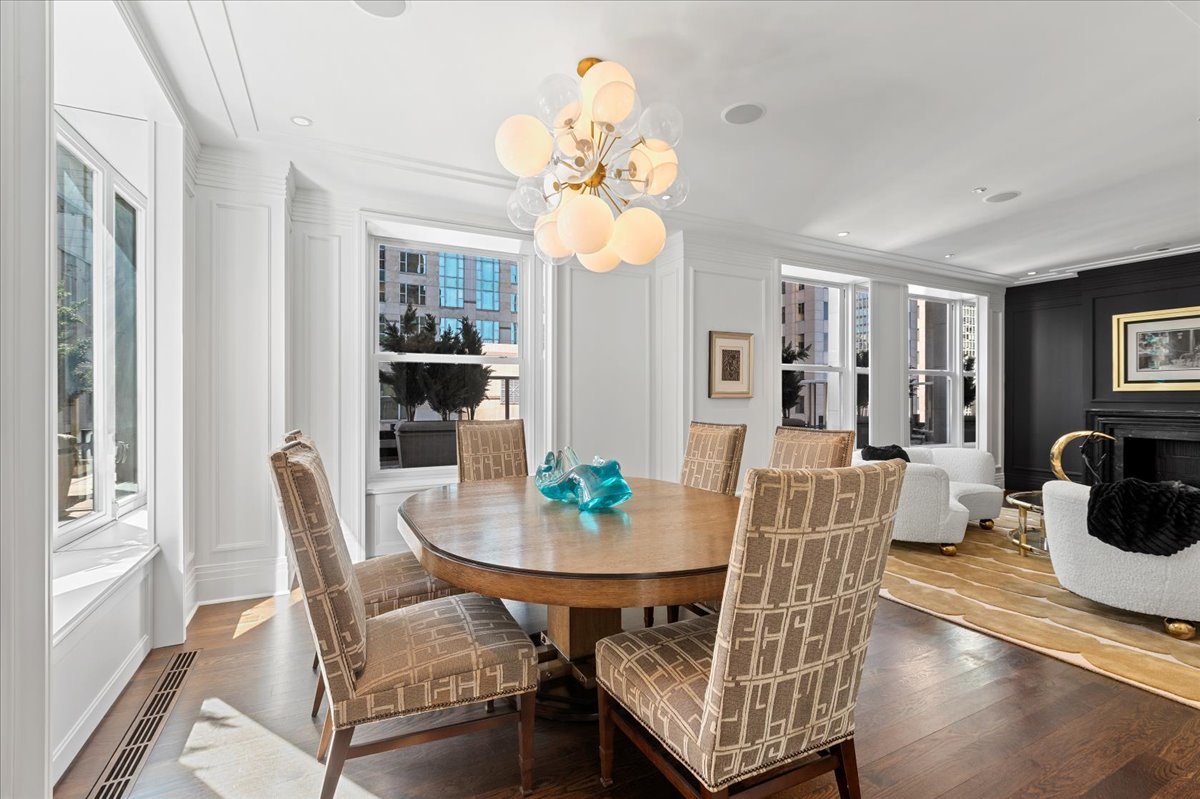 159 E WALTON Place Unit: 11F