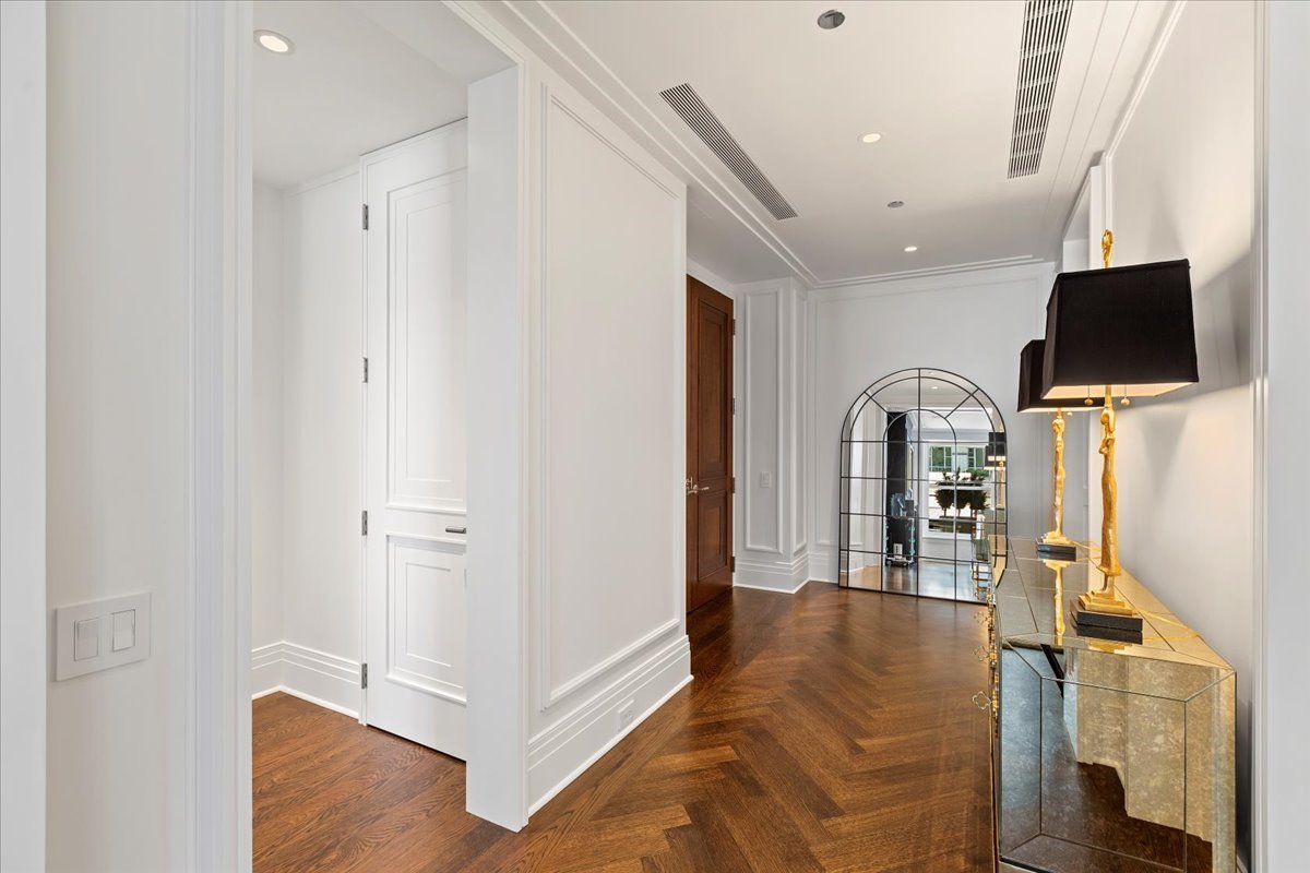 159 E WALTON Place Unit: 11F