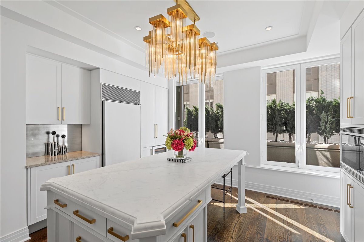 159 E WALTON Place Unit: 11F