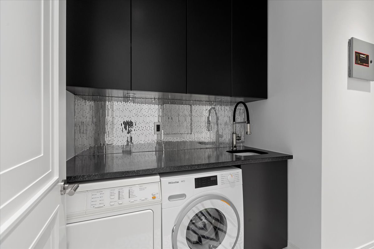 159 E WALTON Place Unit: 11F