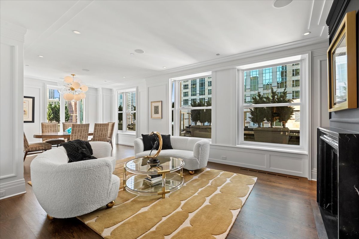 159 E WALTON Place Unit: 11F