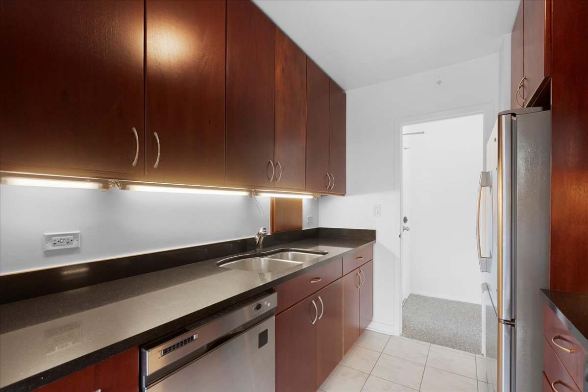 2970 N Lake Shore Drive Unit: 6F