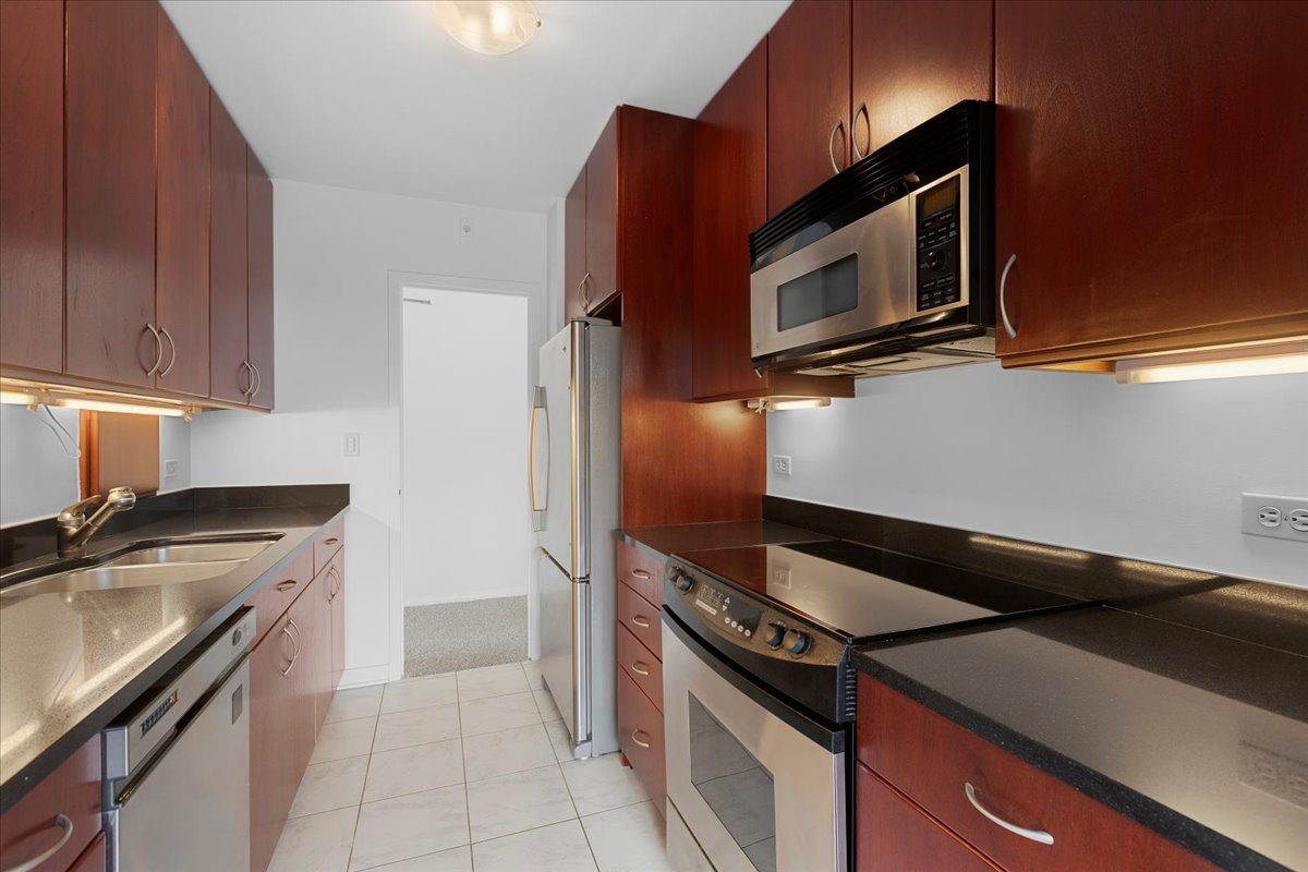 2970 N Lake Shore Drive Unit: 6F