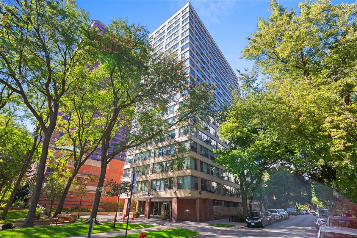 2970 N Lake Shore Drive Unit: 6F