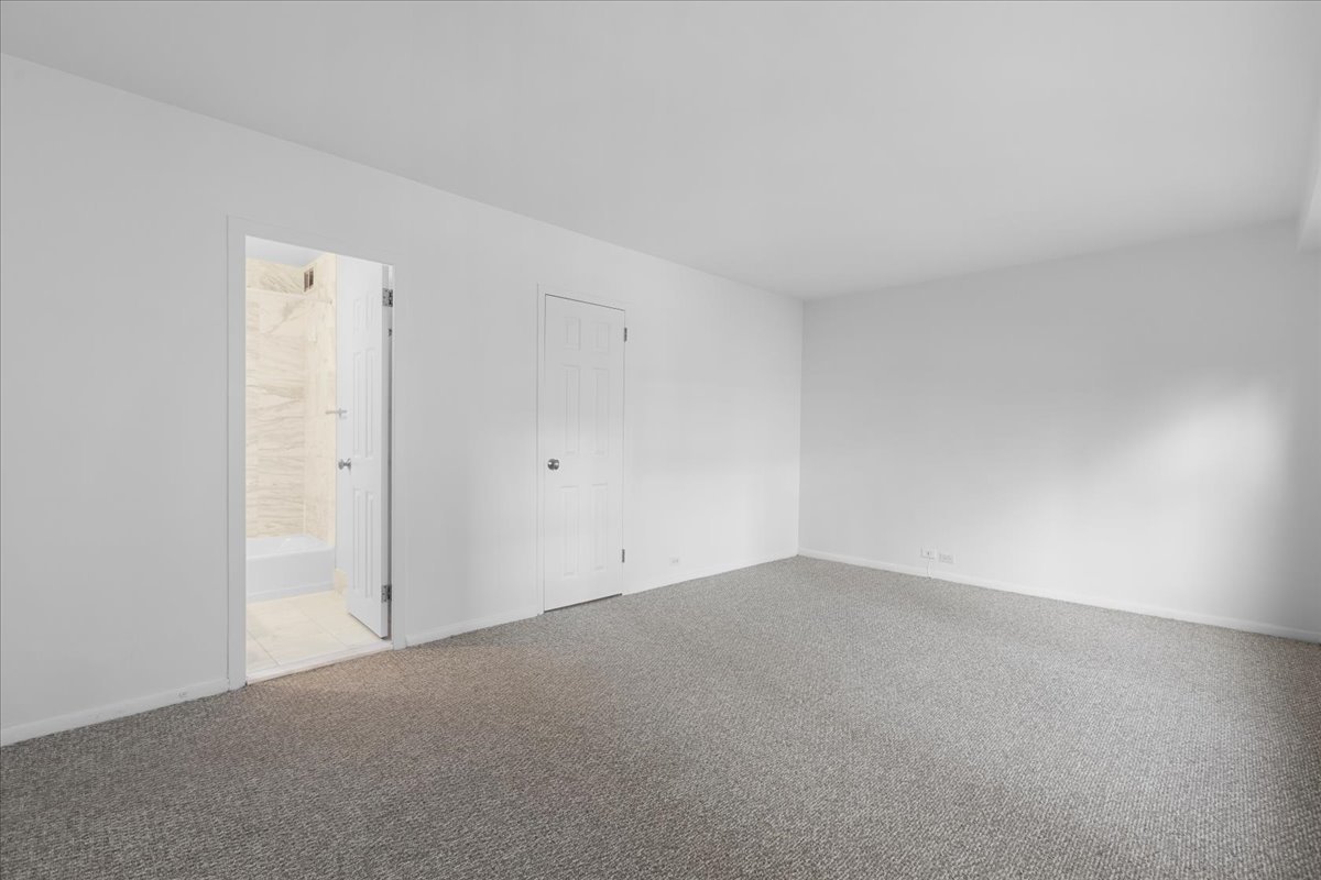2970 N Lake Shore Drive Unit: 6F