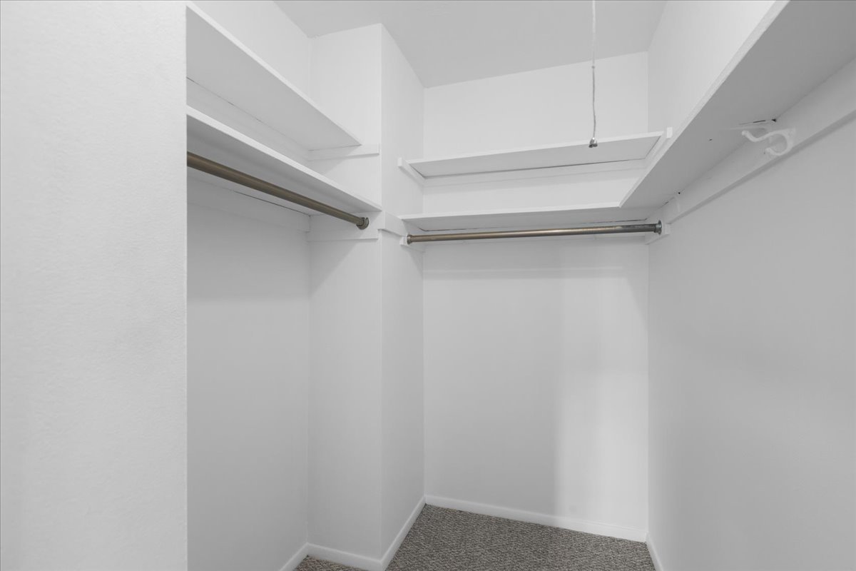 2970 N Lake Shore Drive Unit: 6F