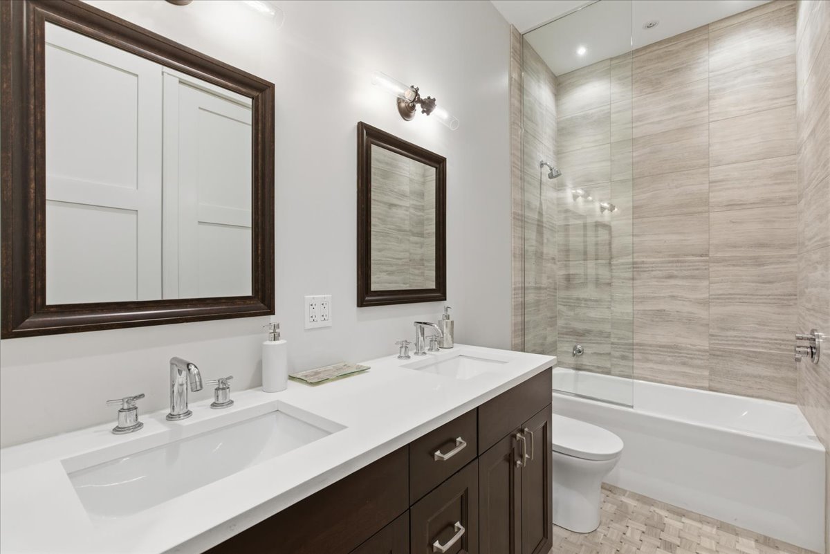 850 W Lill Avenue Unit: 1