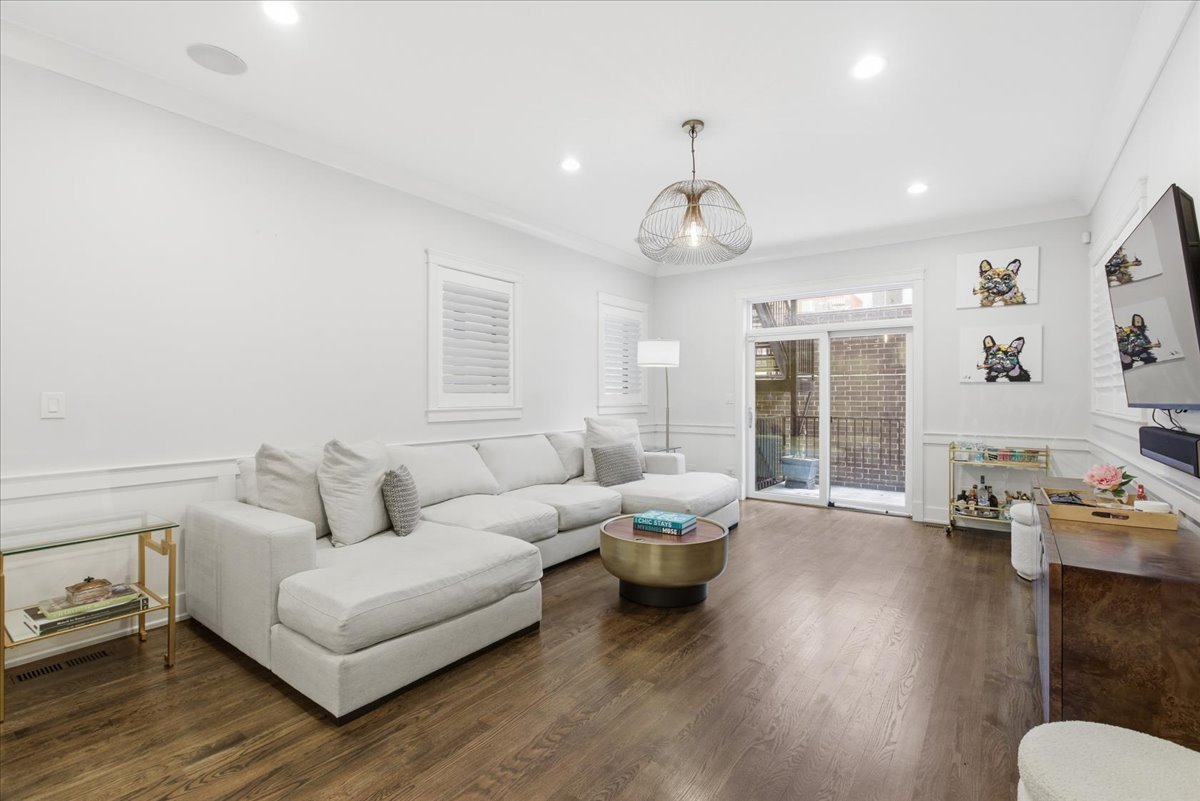 850 W Lill Avenue Unit: 1