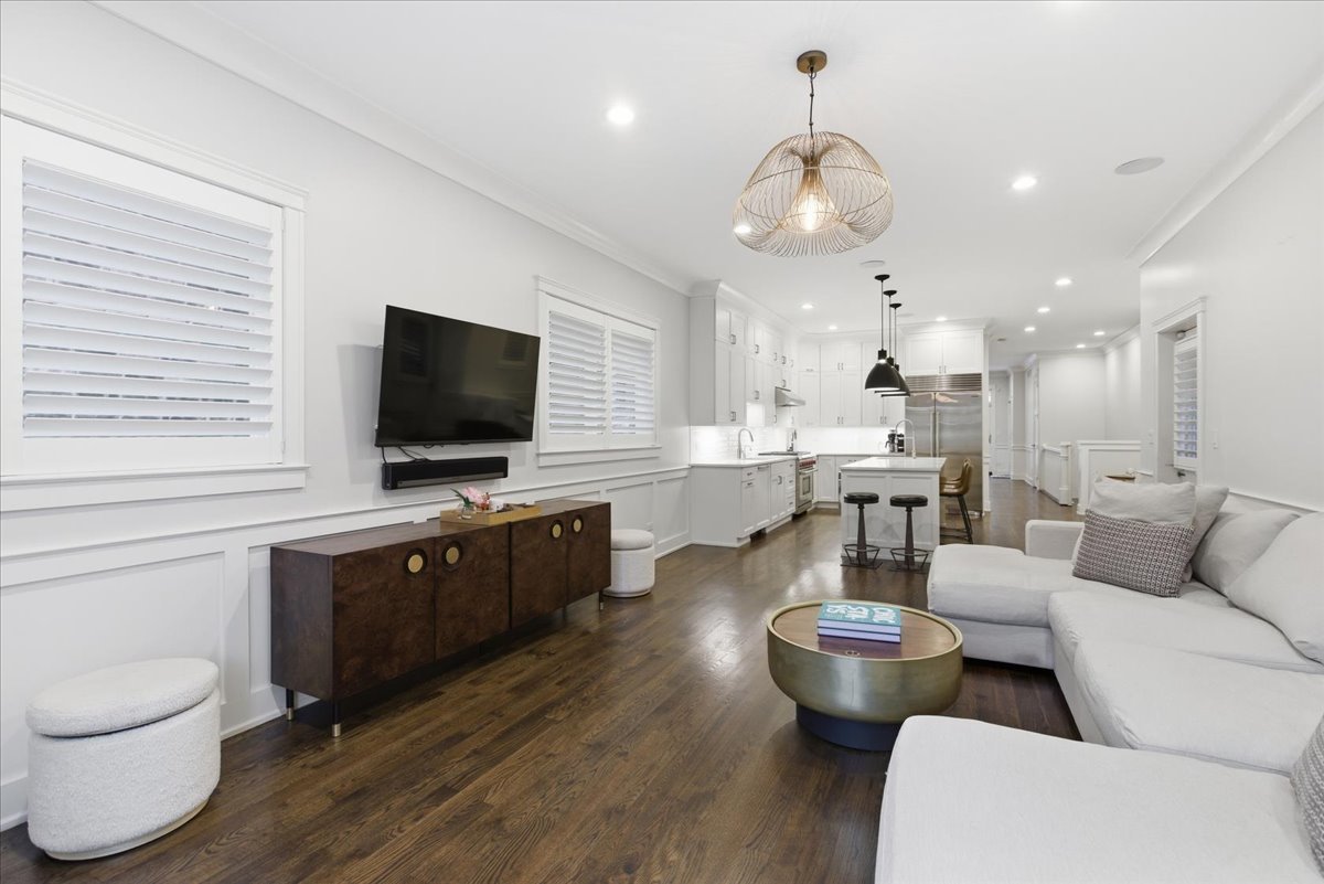 850 W Lill Avenue Unit: 1