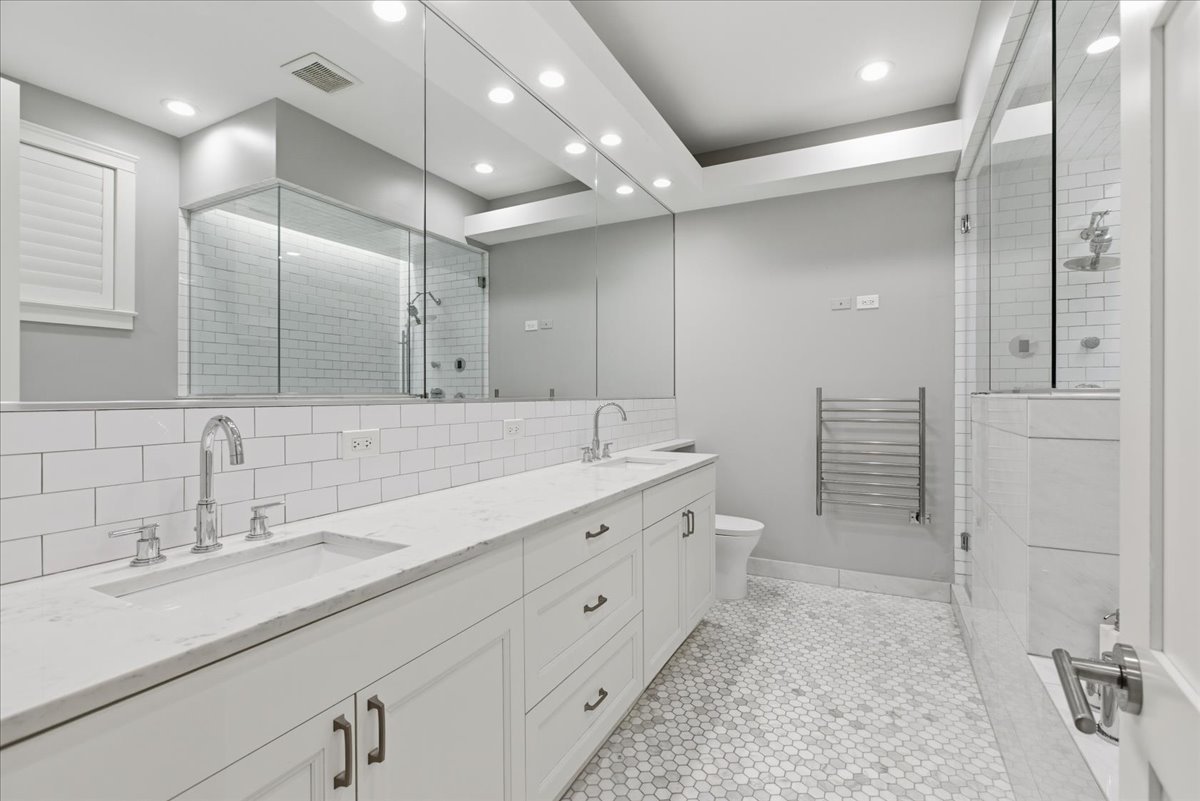 850 W Lill Avenue Unit: 1