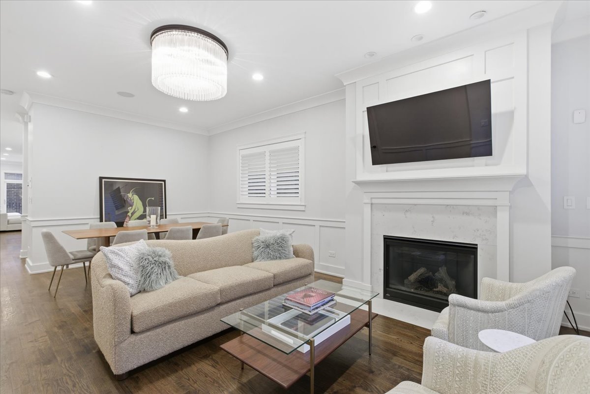 850 W Lill Avenue Unit: 1