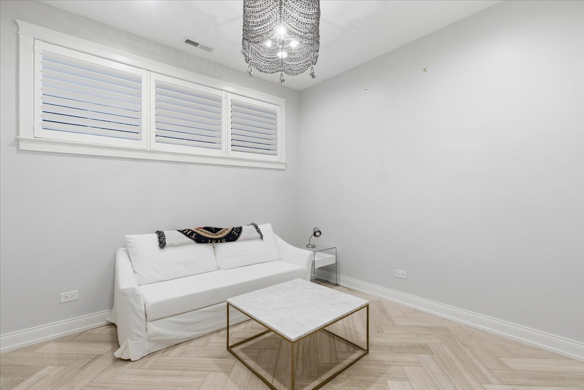 850 W Lill Avenue Unit: 1