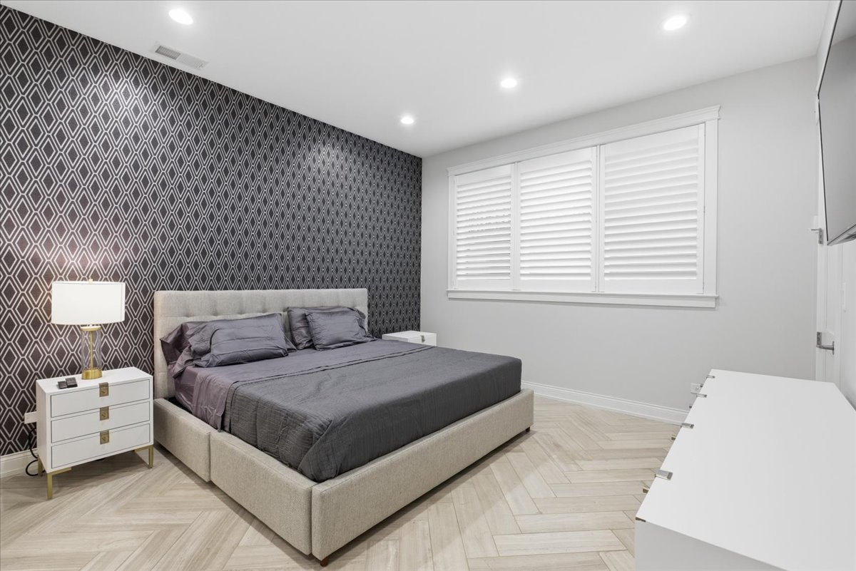 850 W Lill Avenue Unit: 1