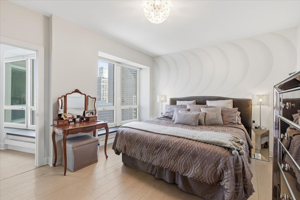 57 E Delaware Place Unit: 3904