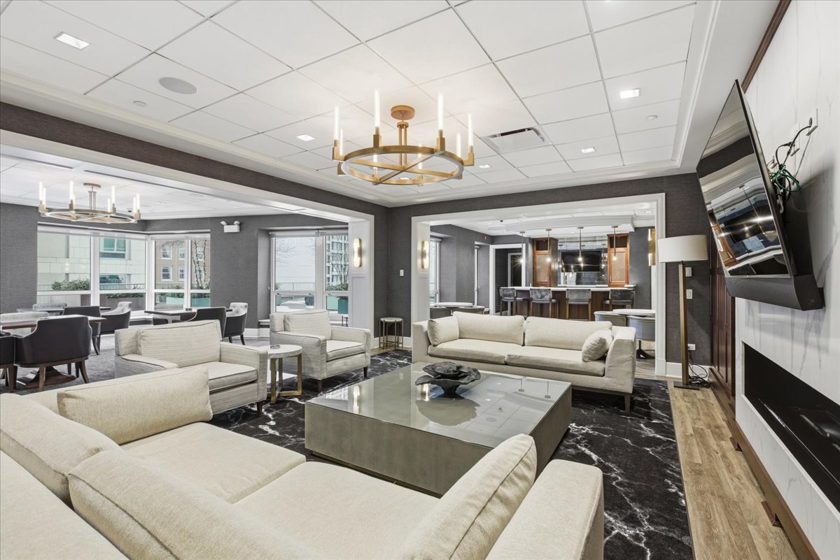 57 E Delaware Place Unit: 3904