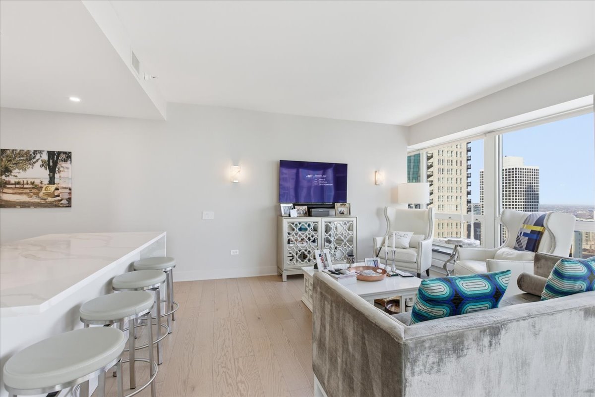 57 E Delaware Place Unit: 3904