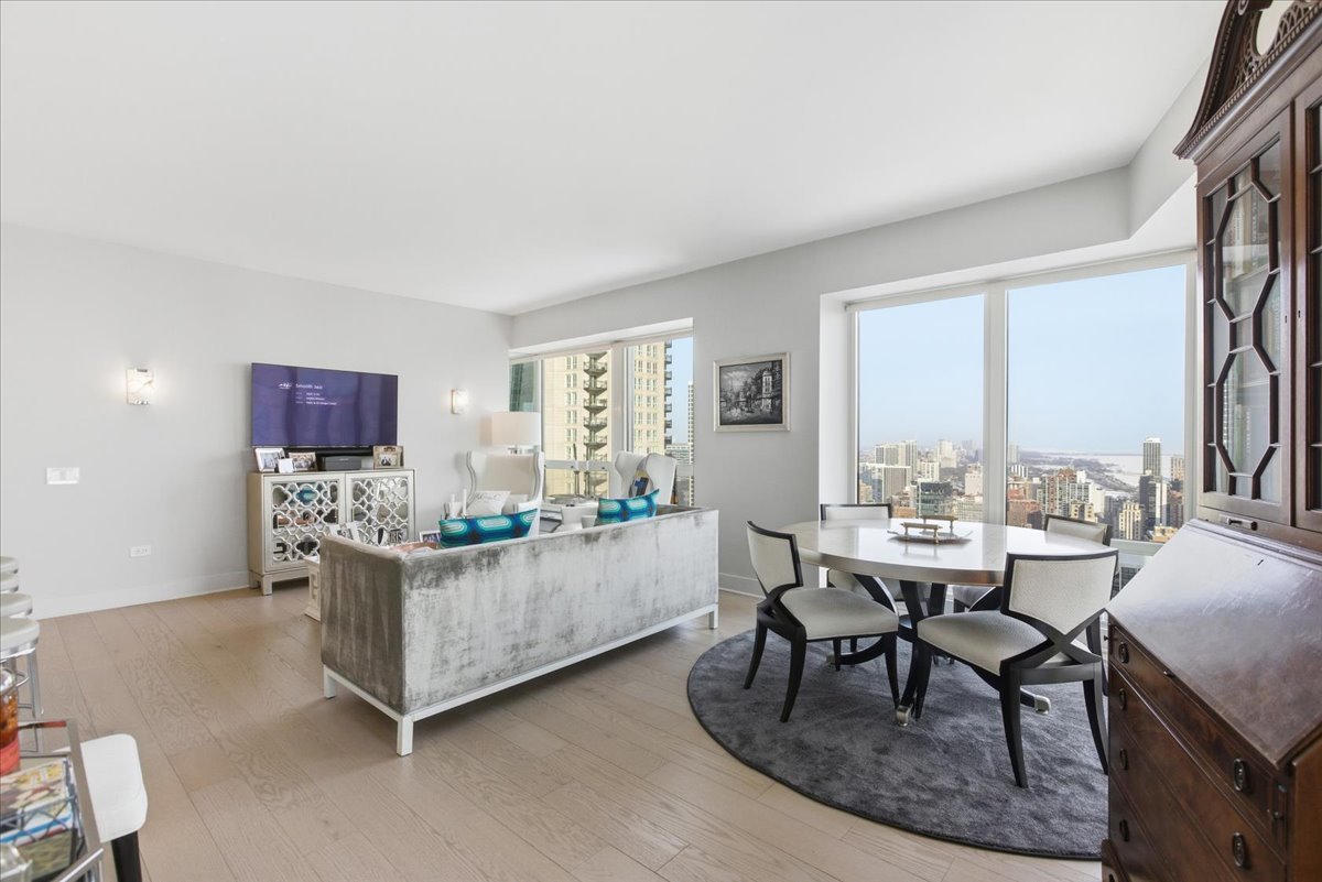 57 E Delaware Place Unit: 3904