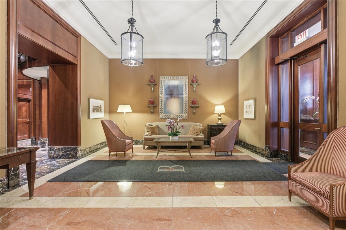 57 E Delaware Place Unit: 3904