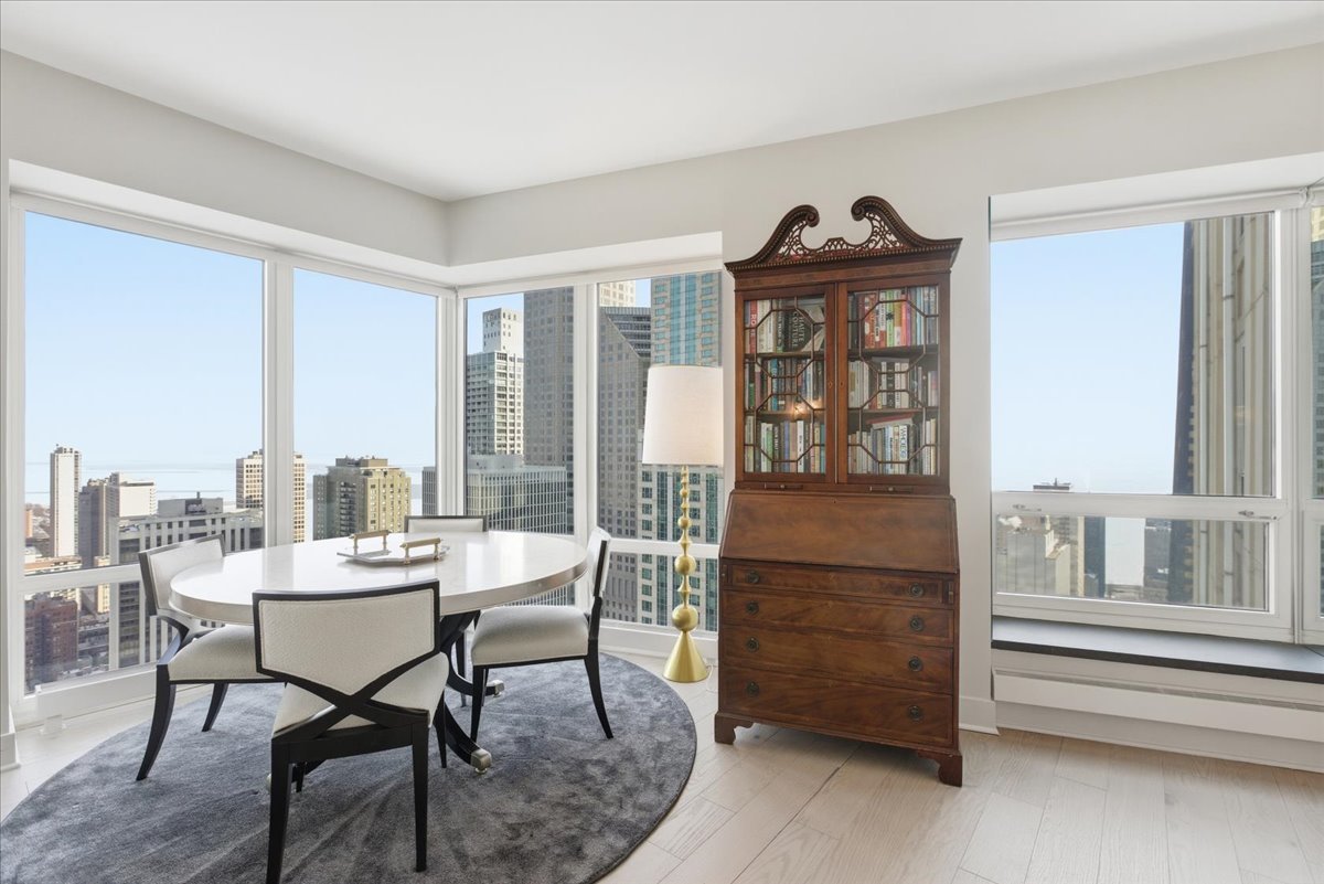57 E Delaware Place Unit: 3904