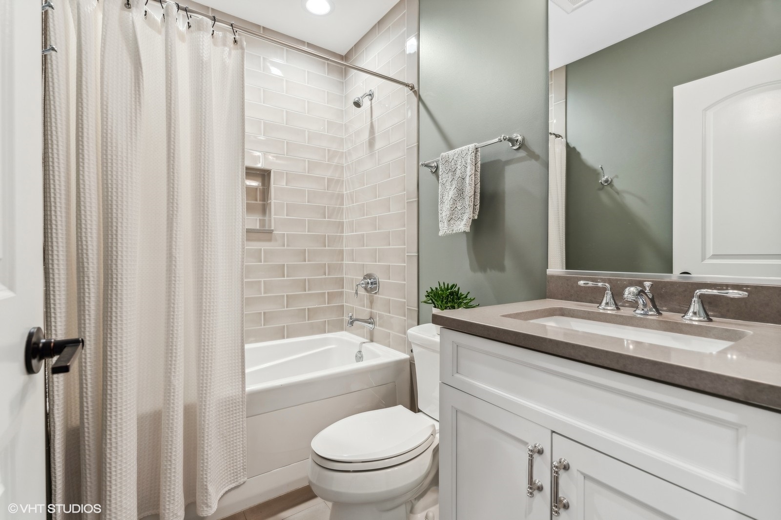 1165 W Eddy Street Unit: 2W