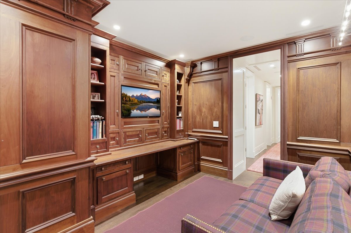 159 E WALTON Place Unit: 5B