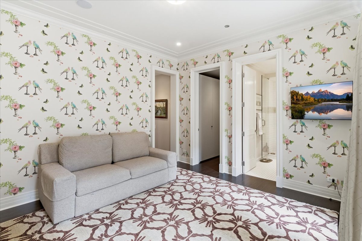 159 E WALTON Place Unit: 5B