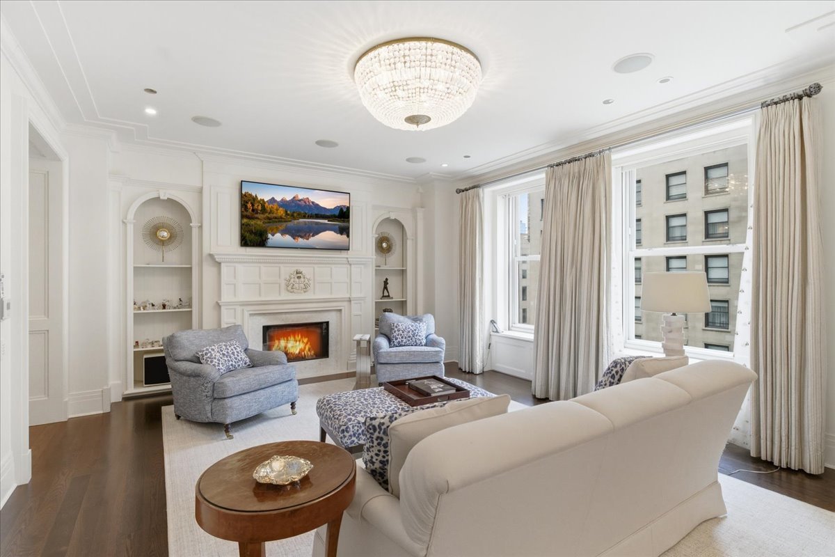 159 E WALTON Place Unit: 5B