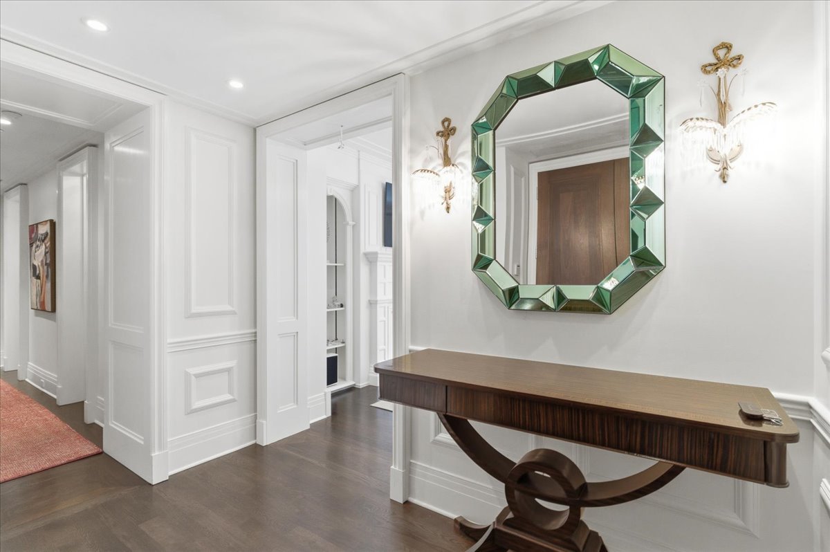 159 E WALTON Place Unit: 5B