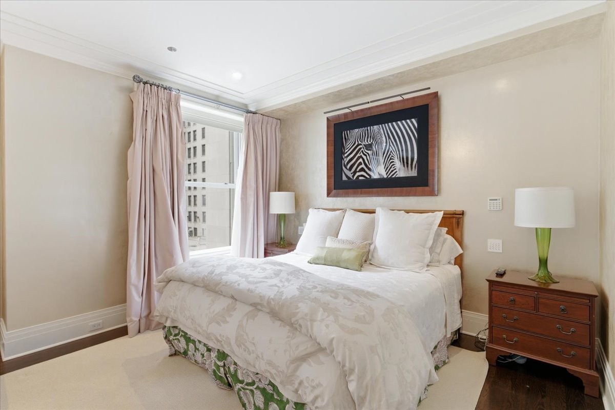 159 E WALTON Place Unit: 5B