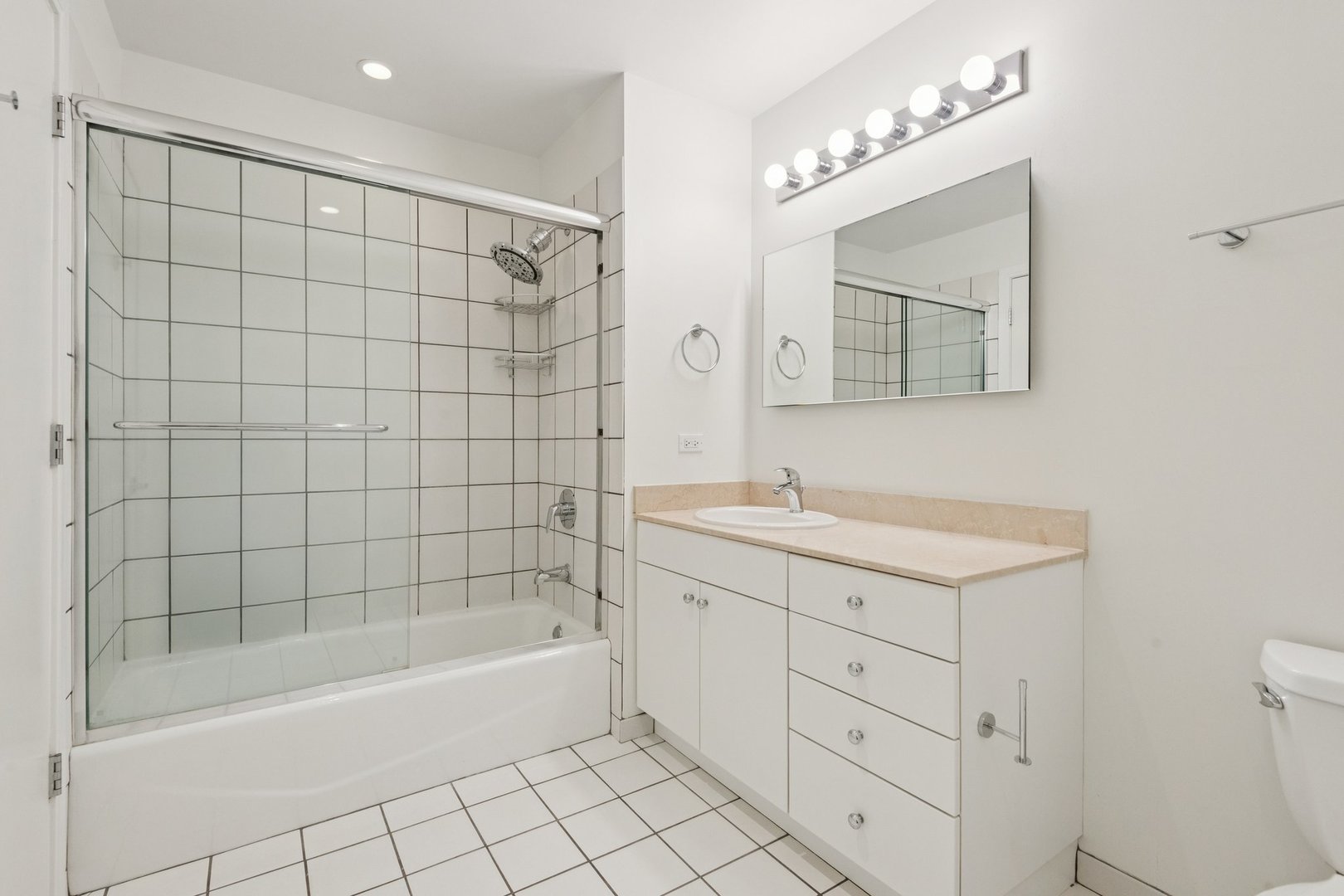8 E Randolph Street Unit: 3102