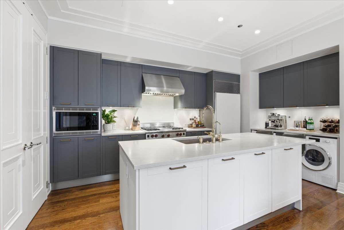 159 E Walton Place Unit: 12E