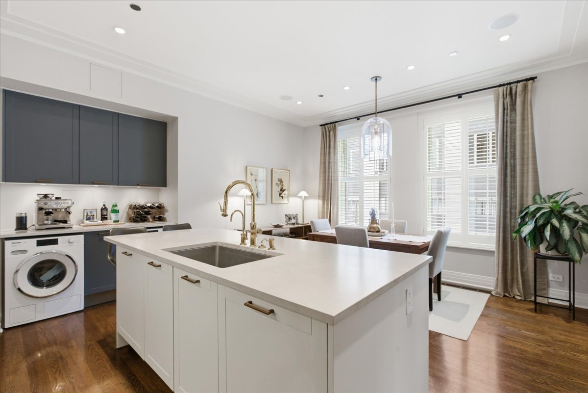 159 E Walton Place Unit: 12E