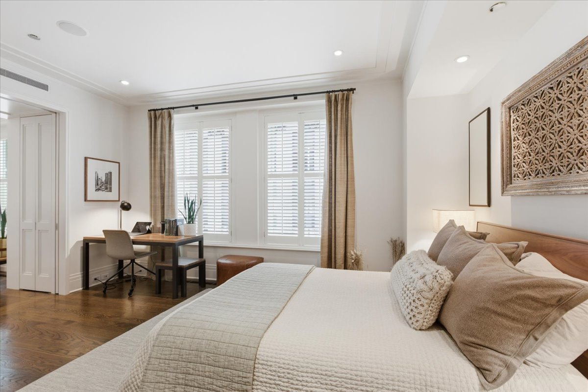 159 E Walton Place Unit: 12E