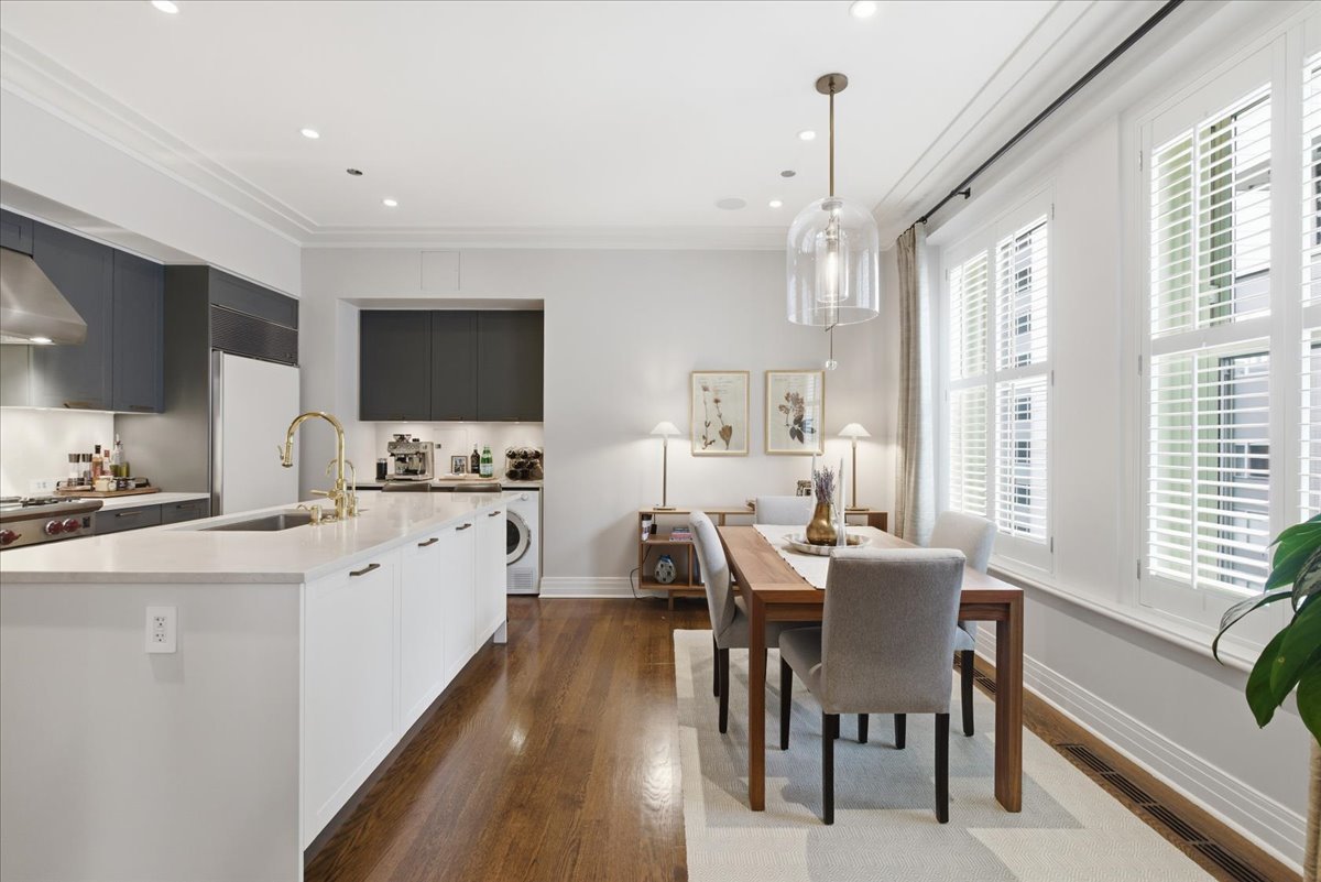 159 E Walton Place Unit: 12E