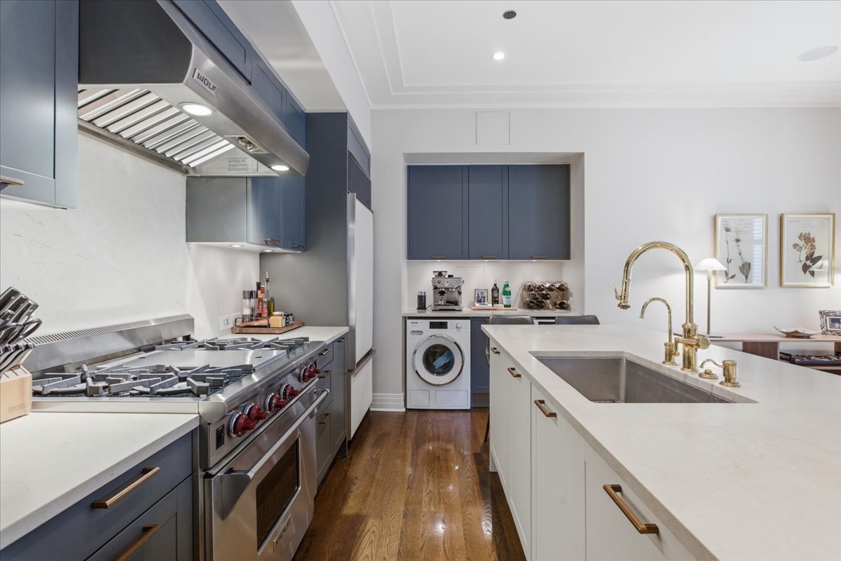 159 E Walton Place Unit: 12E