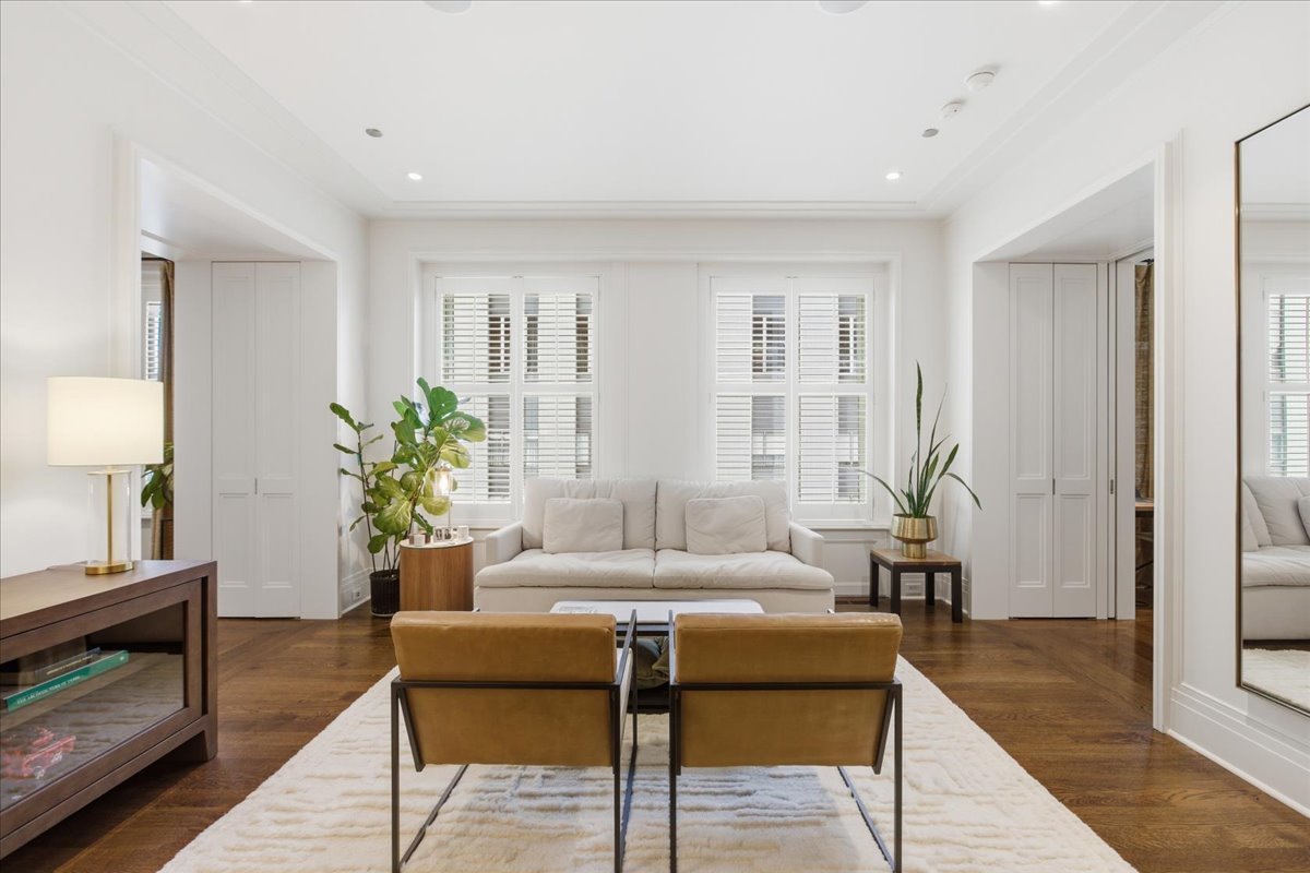 159 E Walton Place Unit: 12E