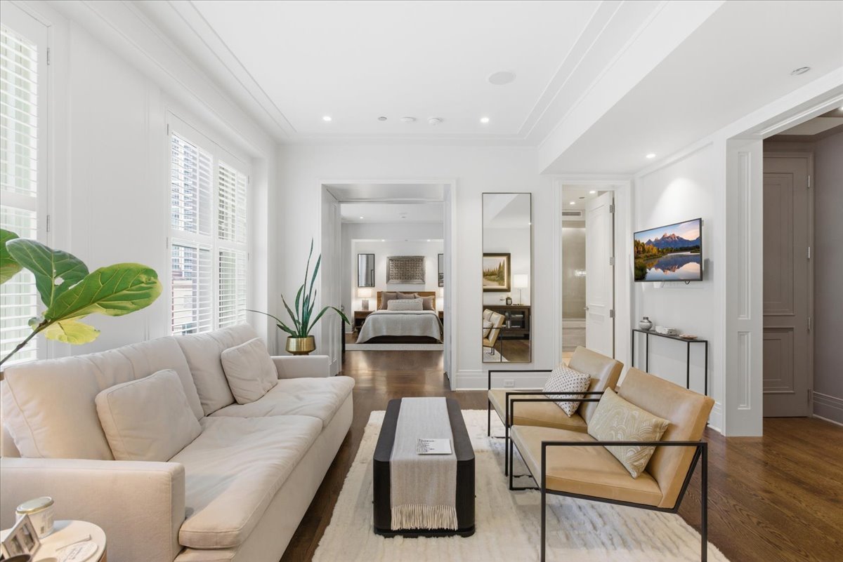 159 E Walton Place Unit: 12E