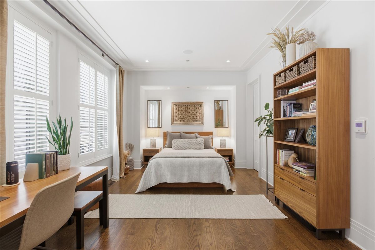 159 E Walton Place Unit: 12E