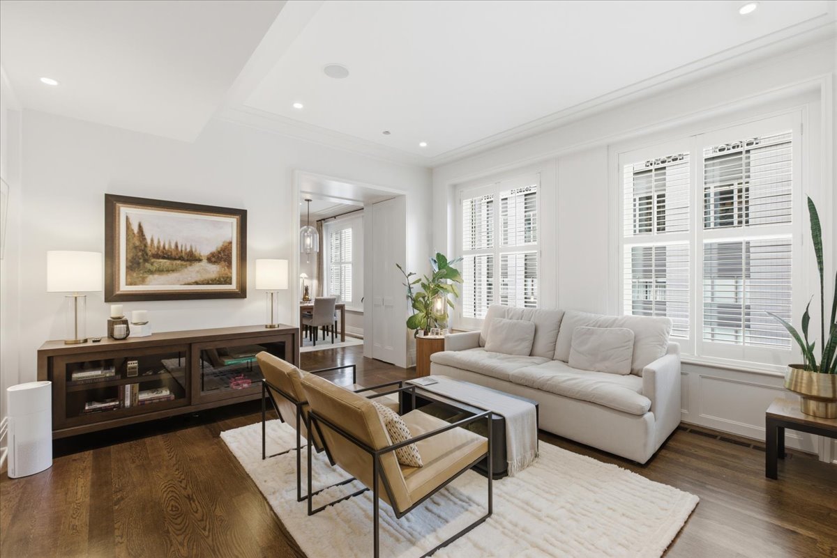 159 E Walton Place Unit: 12E