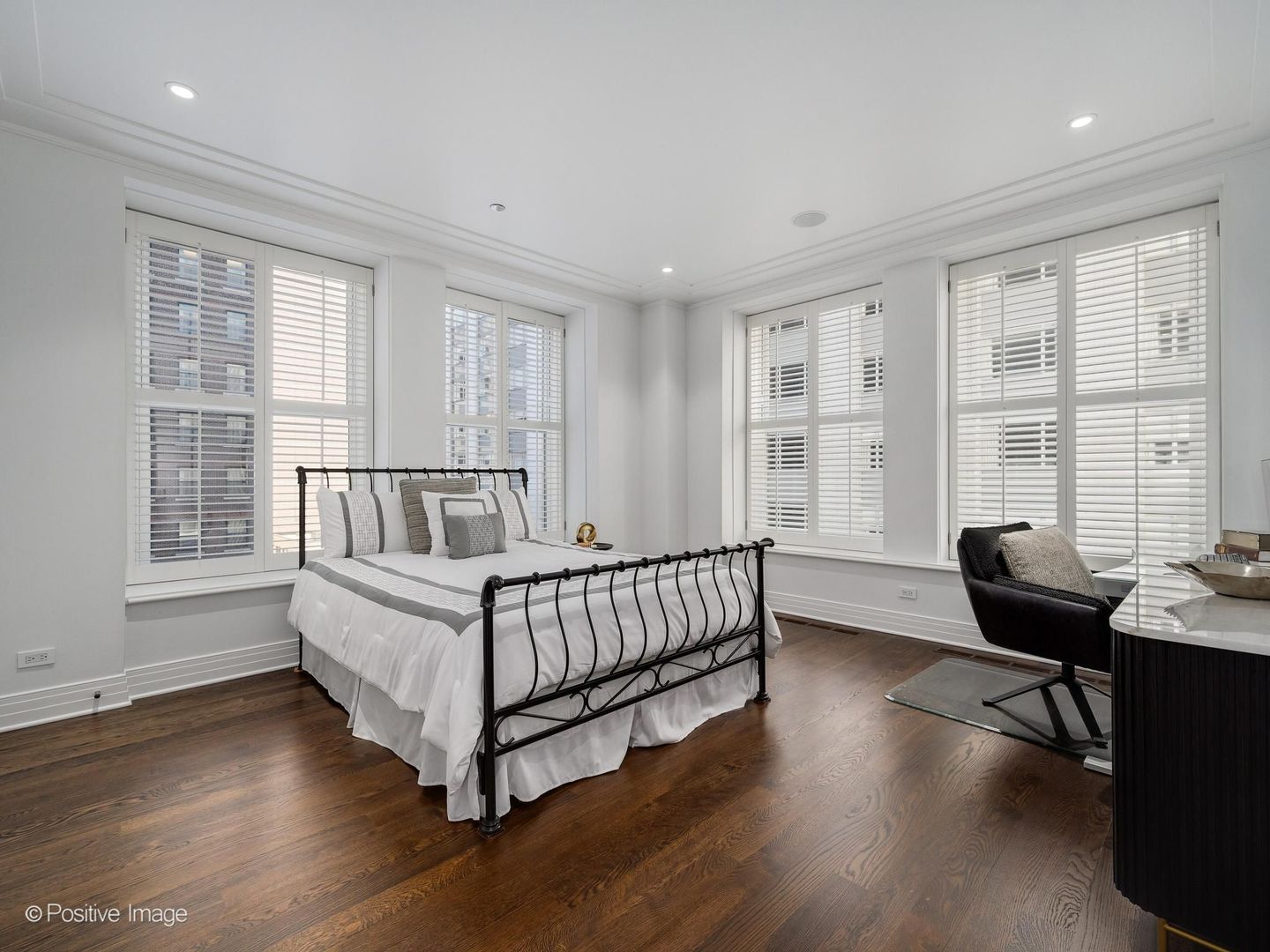 159 E Walton Place Unit: 7E