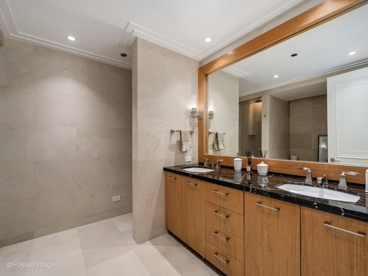 159 E Walton Place Unit: 7E