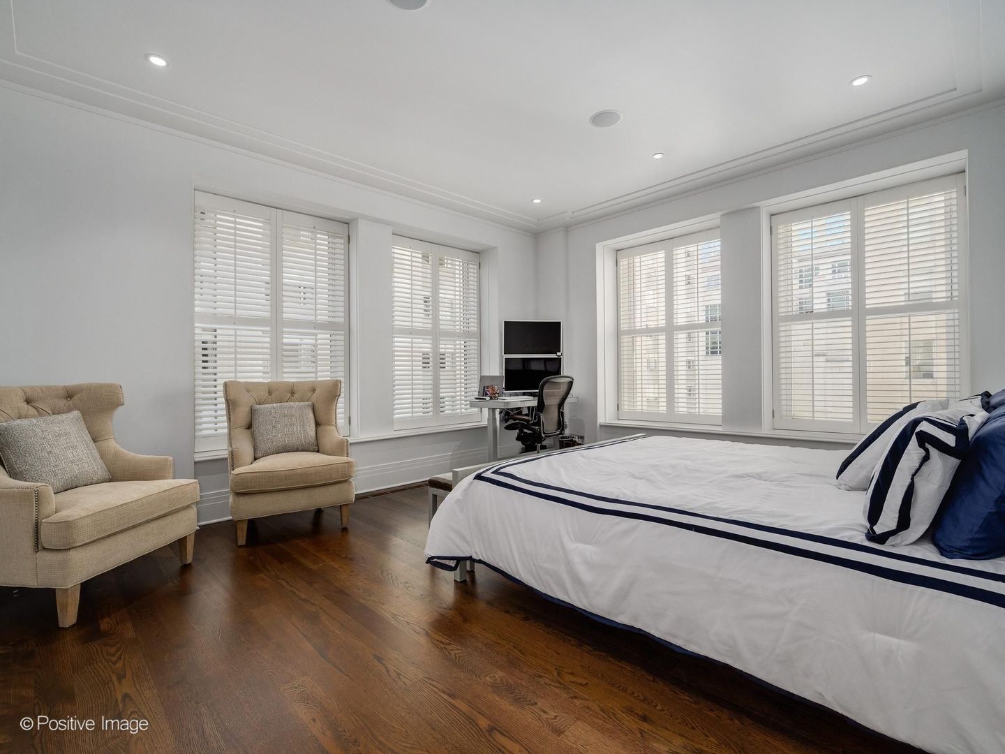 159 E Walton Place Unit: 7E