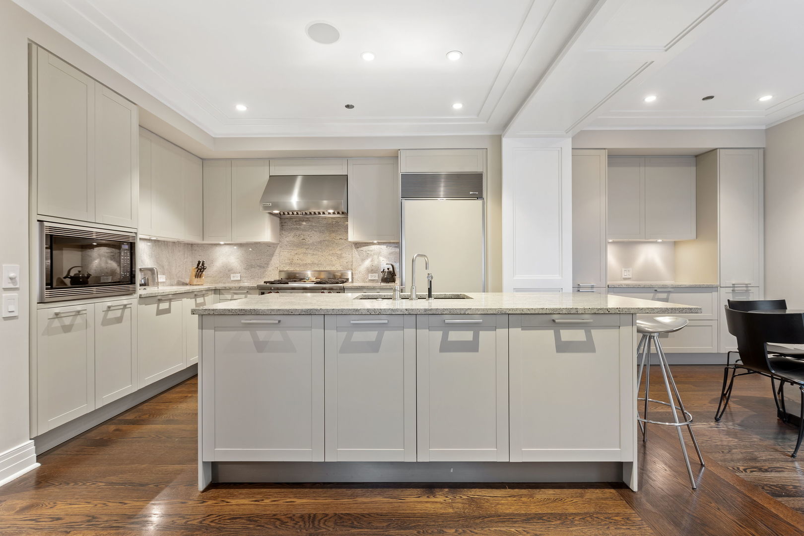 159 E WALTON Place Unit: 5C