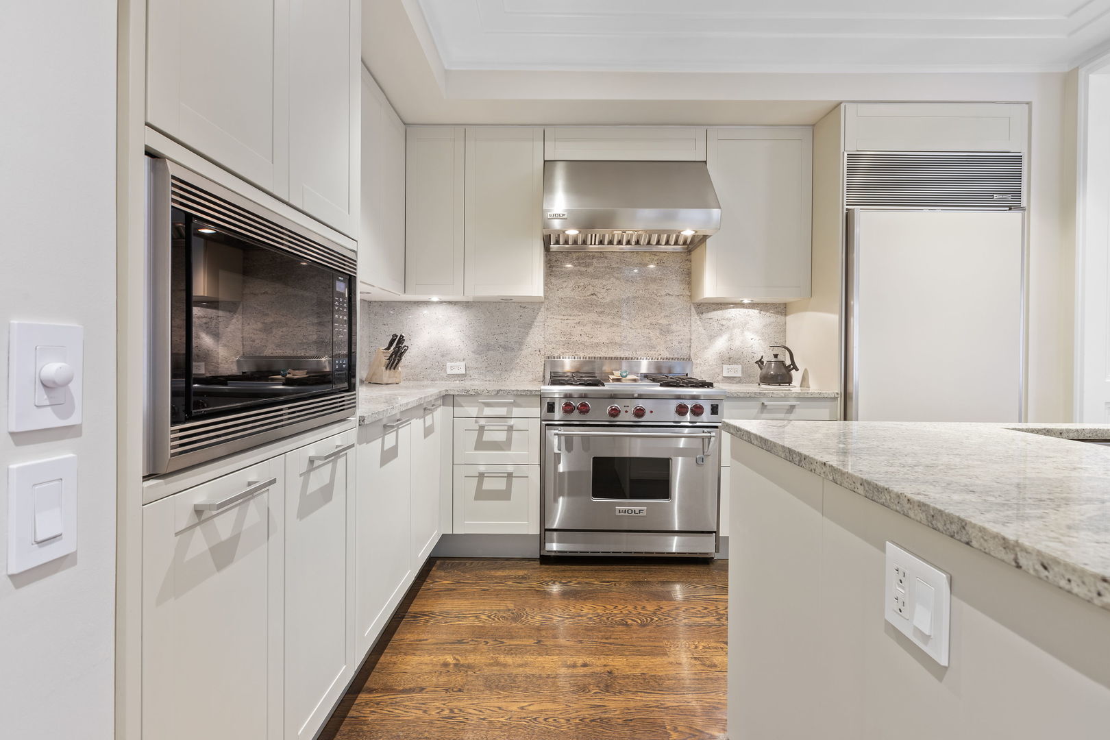 159 E WALTON Place Unit: 5C