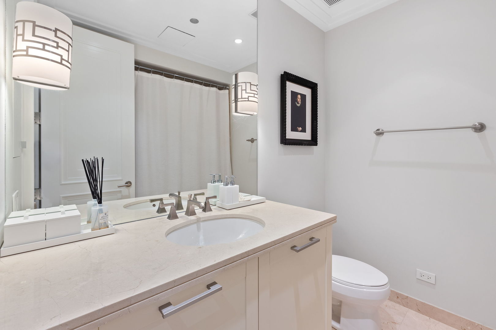 159 E WALTON Place Unit: 5C