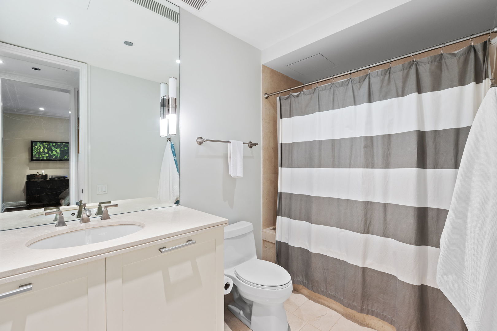 159 E WALTON Place Unit: 5C